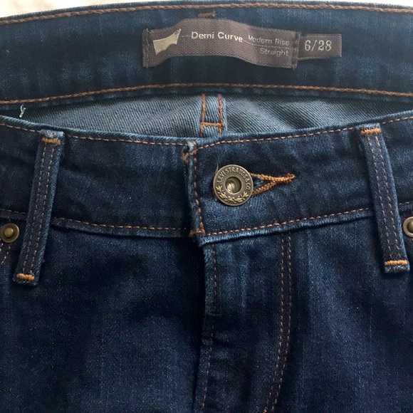 Levi’s Jeans Size 6/28 Like New Condition - Picture 3 of 3